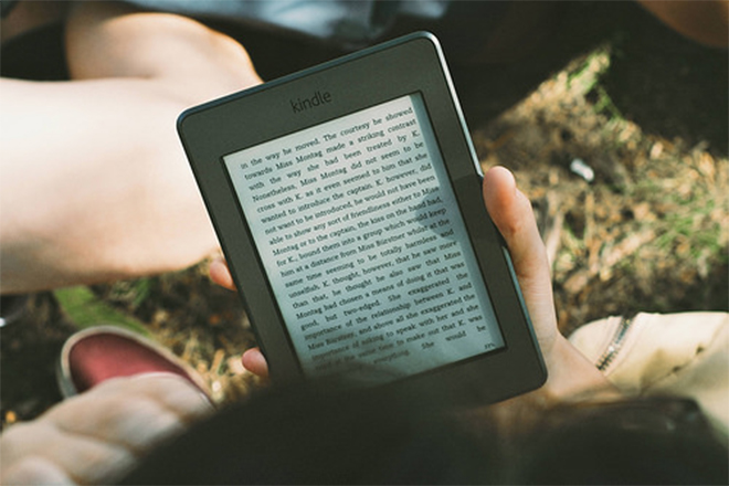 kindle-in-your-hand